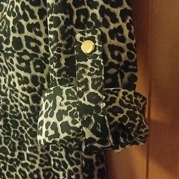 Cheetah print button down blouse - Picture 3 of 4